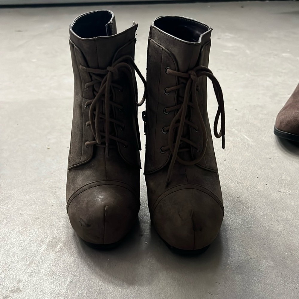Size 10 boots - Picture 2 of 4
